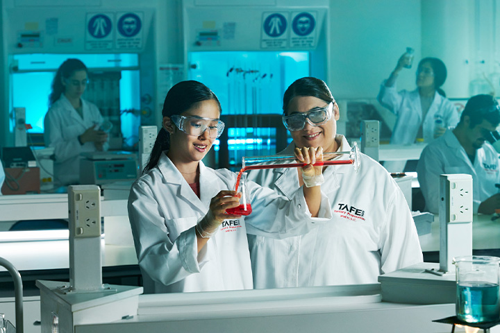 Certificate IV in Laboratory Techniques